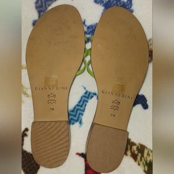 New-Lime Green Sandals size 7 - Picture 2 of 3